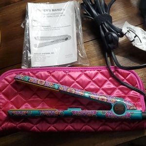 CHI hair straightener barely used, hair was damaged for bleach,I can't use heat.
